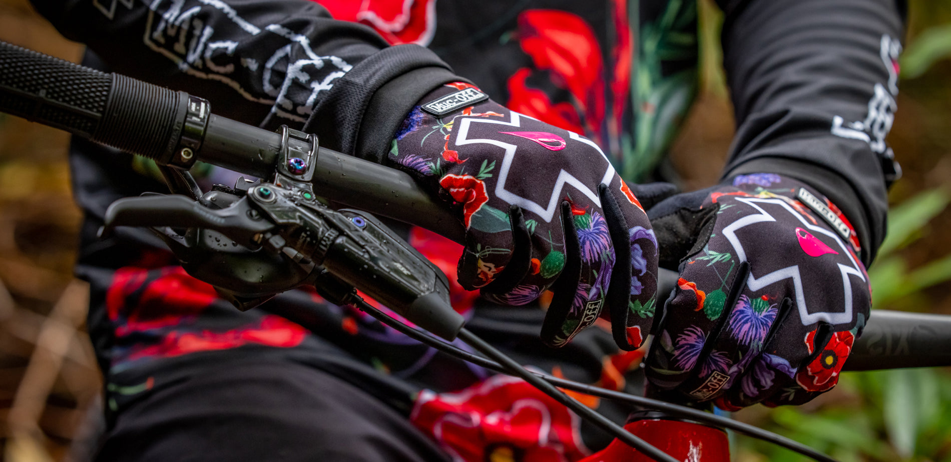 Red mtb gloves shop